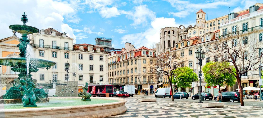 place with buildings and water fountain