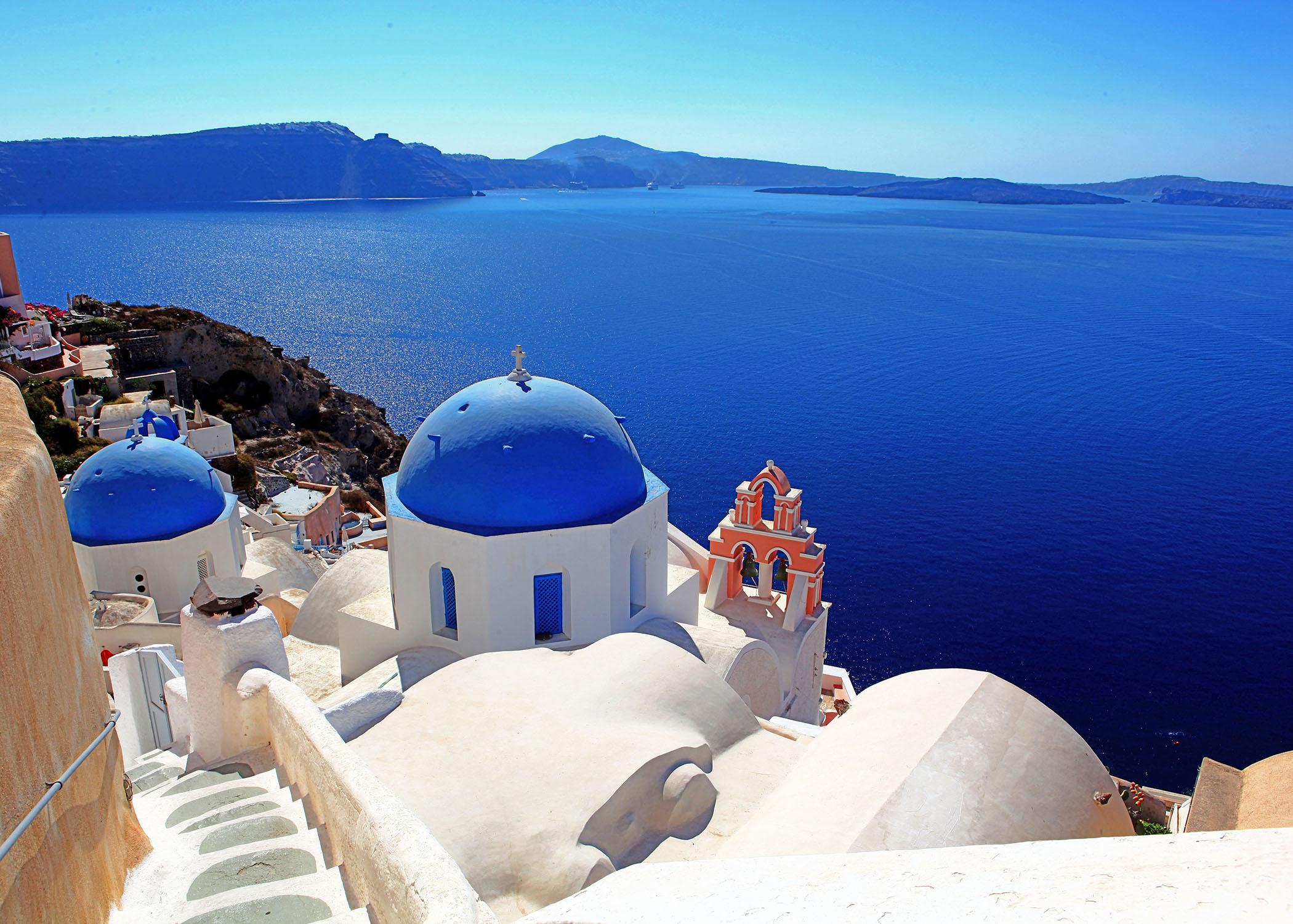 Save up to $200 When You Book Greece With Collette - background banner
